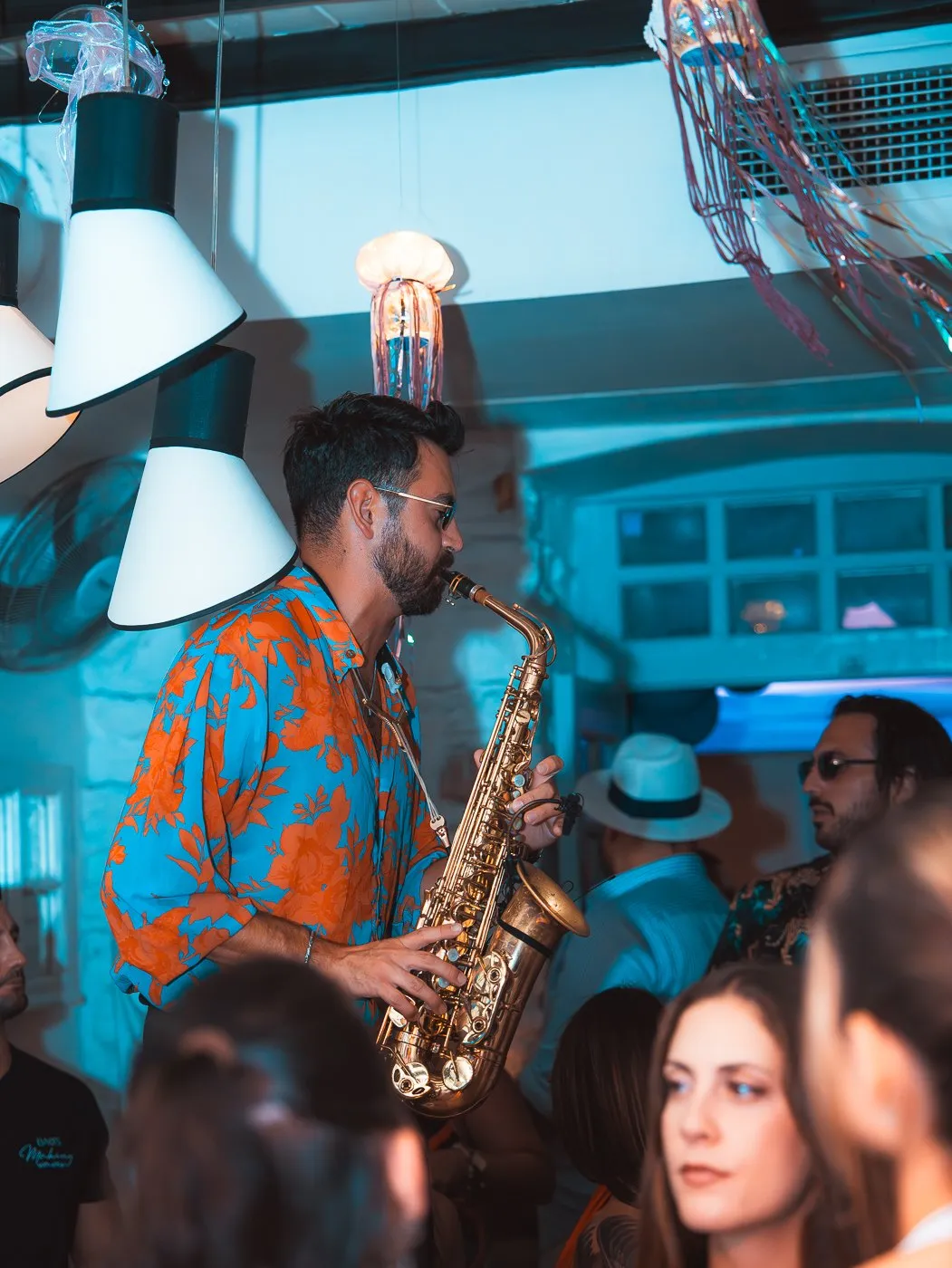 The BAO'S saxophonist playing live over the crowd in Little Venice