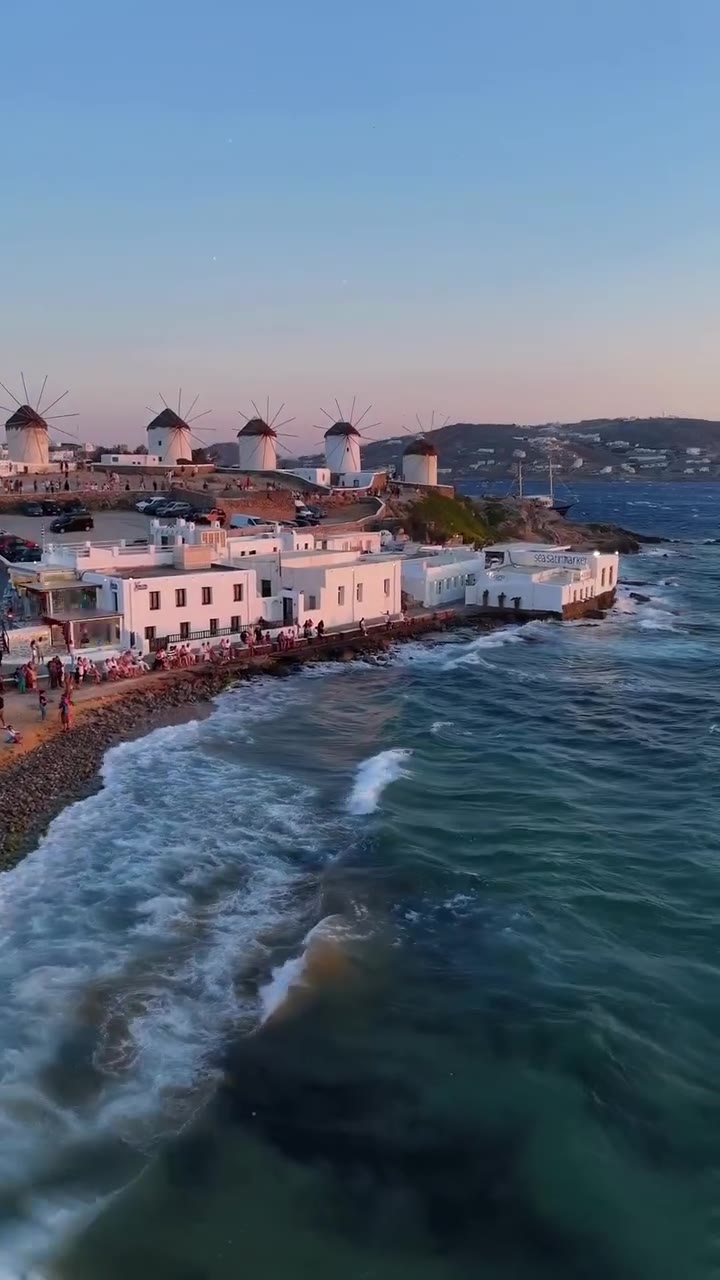 A Little Venice de Mykonos vista do mar no pôr do sol